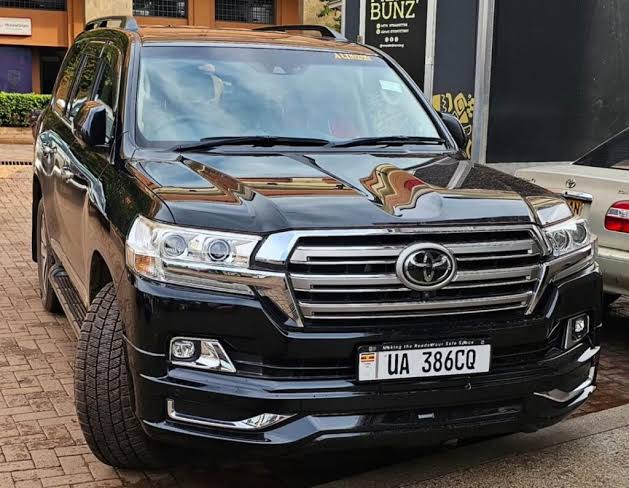 Land Cruiser V8 Rental Uganda